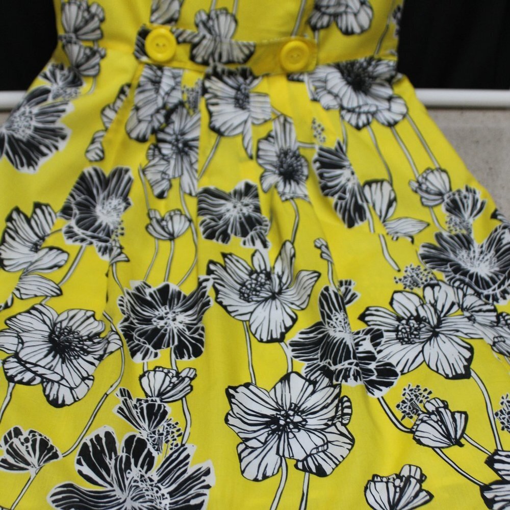 Robbie Bee Yellow Floral Sleeveless Dress - Picture 12 of 15